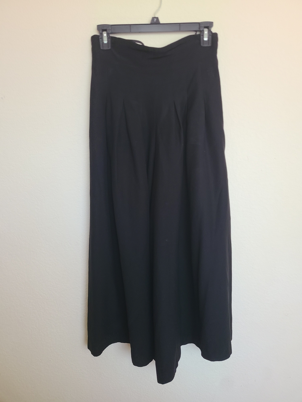 Elegant Black Pleated Culotte Pants S